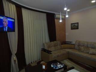 Гостевой дом Liberal Guest House Ереван Семейный люкс с балконом-31